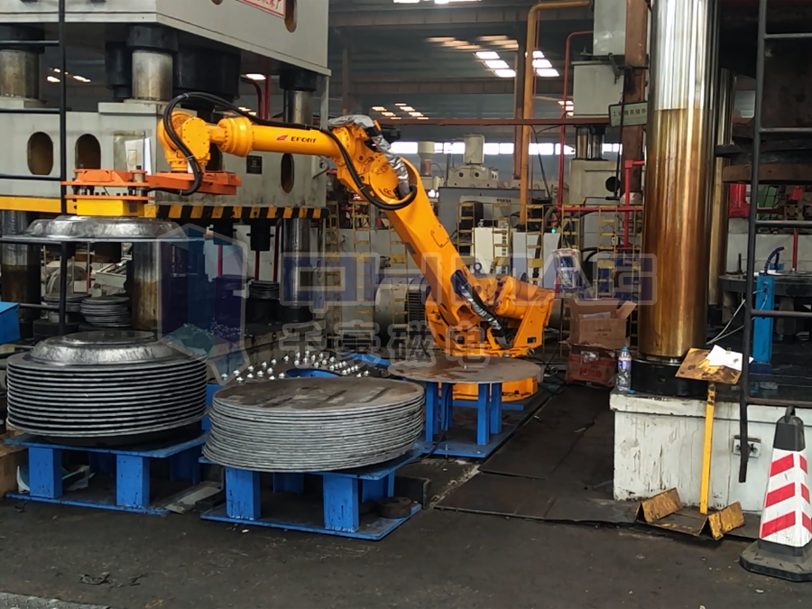 湖南千豪機(jī)器人自動(dòng)化電永磁吸盤吸附汽車輪轂工裝現(xiàn)場(chǎng)視頻