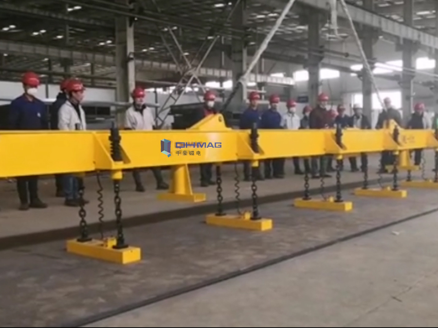 鋼板起重案例—知名客戶定制千豪磁力吊（電永磁起重器）試吊超長鋼板
