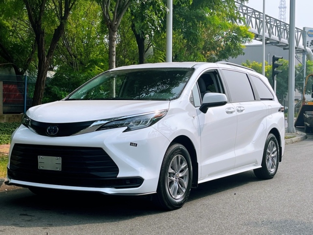 天津港進口車豐田塞納加版24款 2.5L 油電混合 四驅 LE